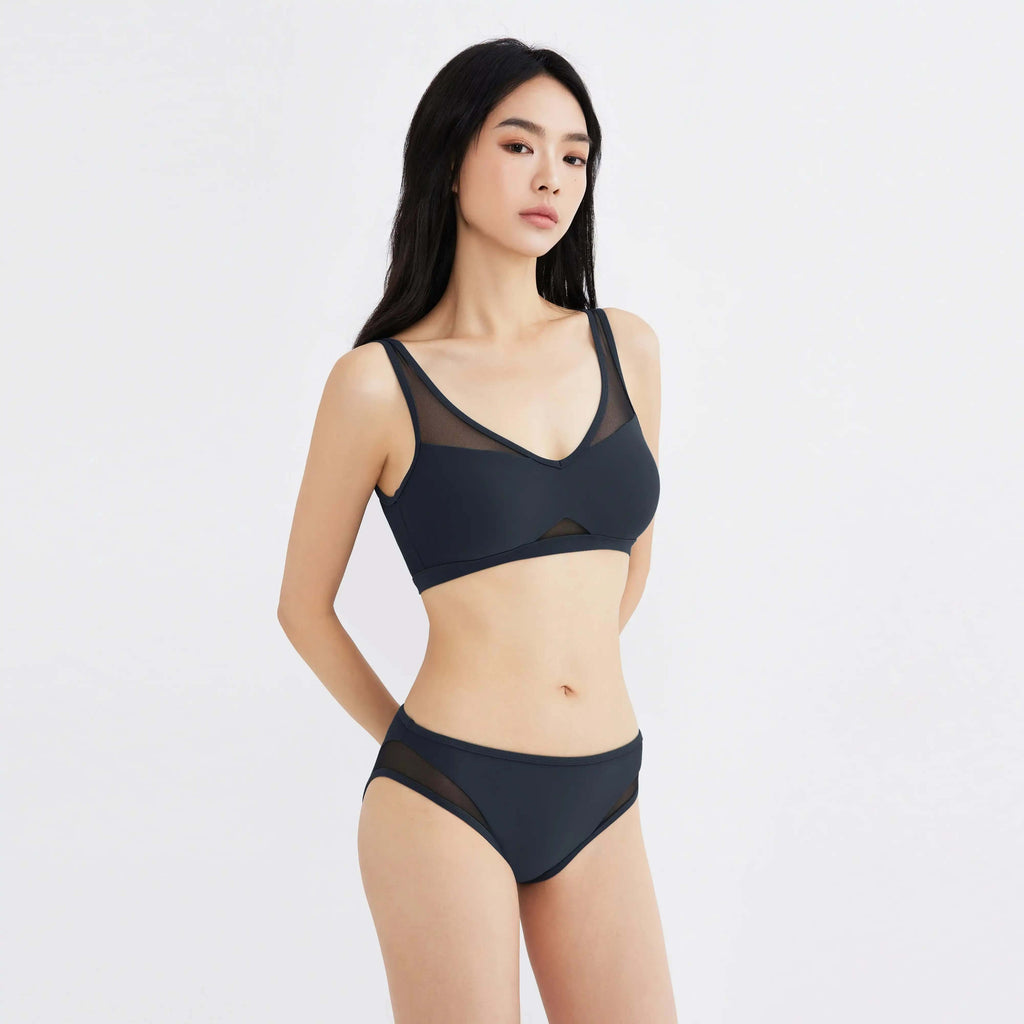 Black mesh-detail sports bra and bikini bottom for active wear