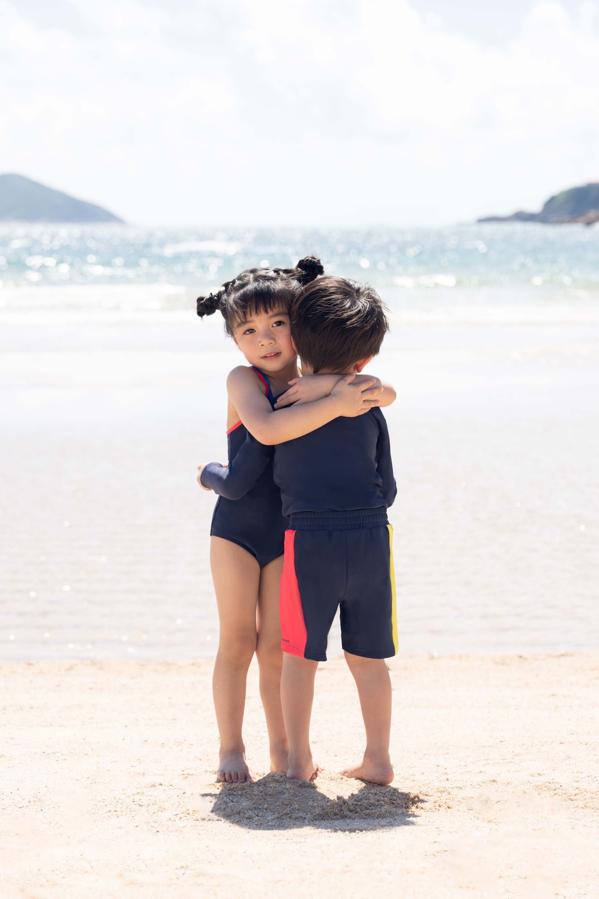 Radiant 女孩連身泳衣