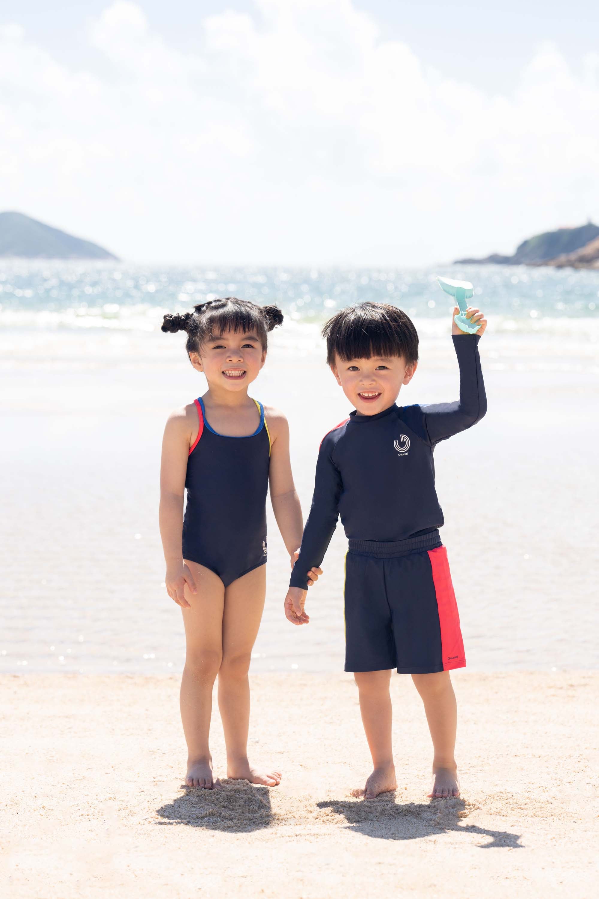 Radiant 女孩連身泳衣